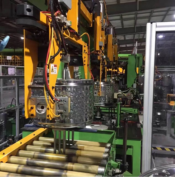 豪精智能點焊生產線在滾筒式洗衣機的生產點焊現場