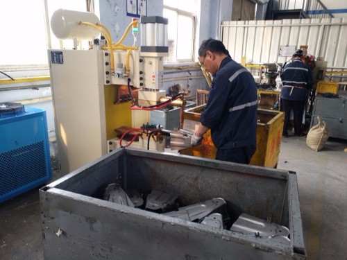 五菱汽車(chē)供應(yīng)廠(chǎng)商使用焊本點(diǎn)焊機(jī)