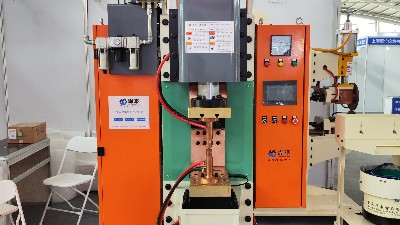 電容儲能式點焊機焊接汽車零部件