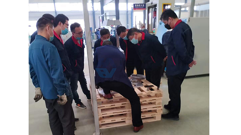 調(diào)試聊城魯環(huán)中頻點(diǎn)焊機(jī) (3)