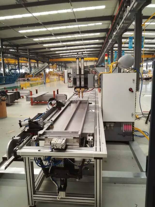 電梯行業(yè)服務(wù)現(xiàn)場(chǎng)