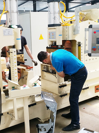 某客戶公司現場服務